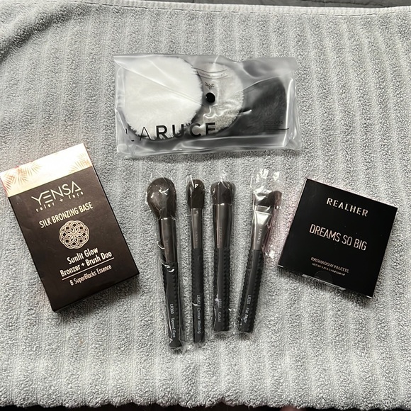 Beauty package: Laruce, Yensa and Realher - Picture 1 of 4